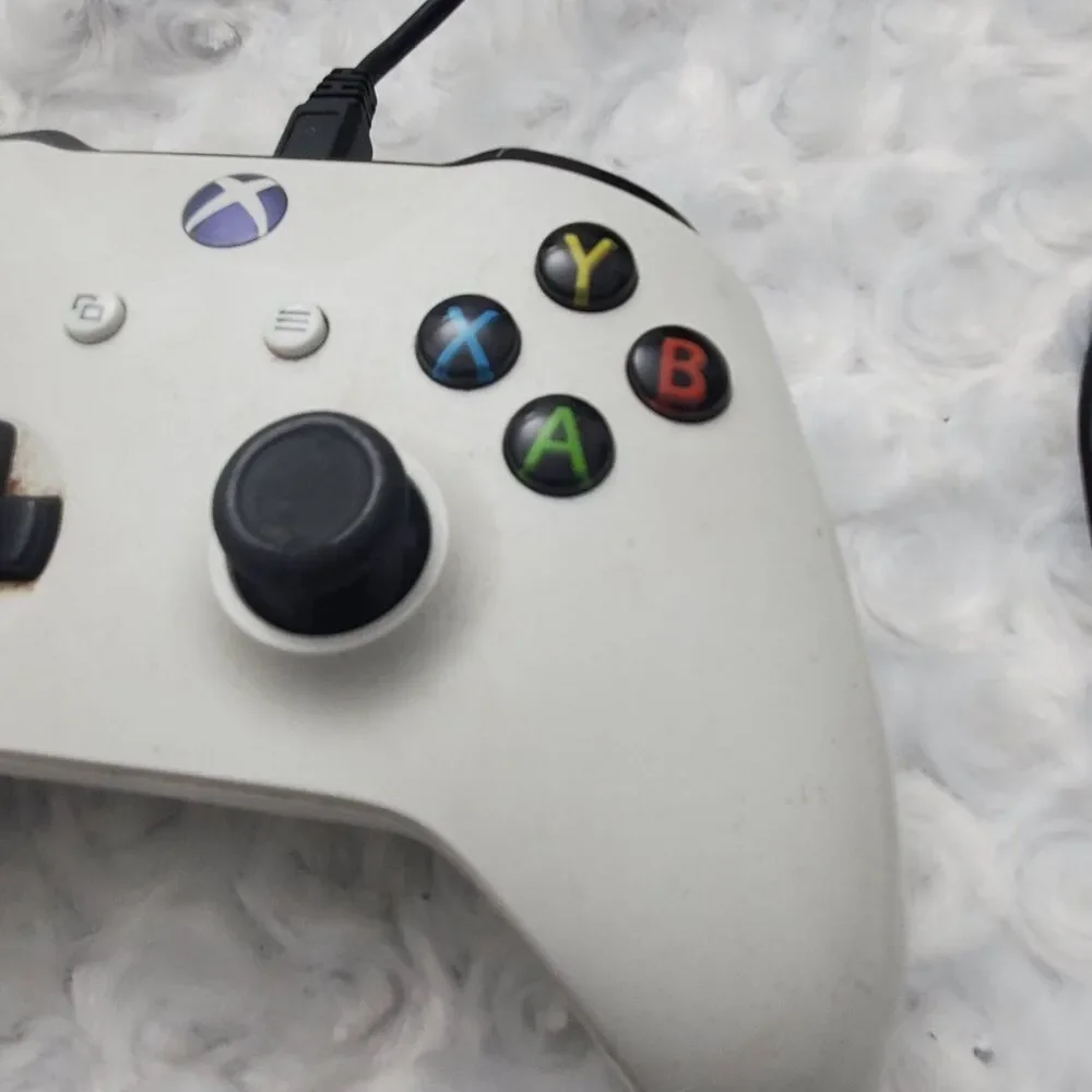 Microsoft Xbox One Model 1708 wireless controller White textured grips